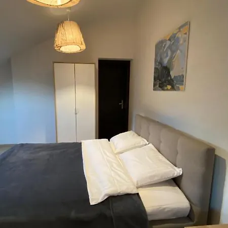 Church View Apartment With Balcony Διαμέρισμα *