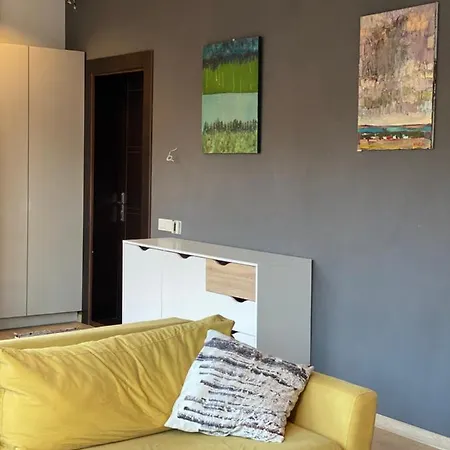 Church View Apartment With Balcony *
