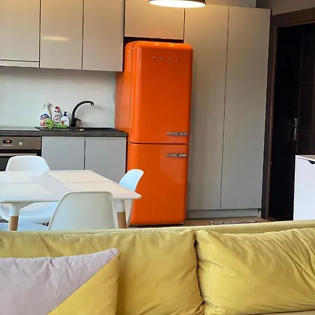 Church View Apartment With Balcony *
